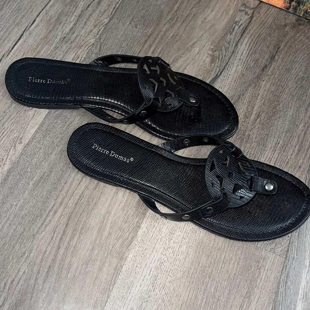 Pierre dumas womens flat sandals size 9